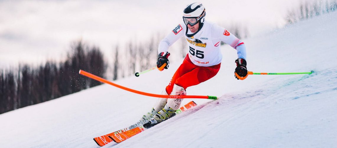 I Puchar POLSKIMED — zawodnik Mariusz Smolik jadący slalom